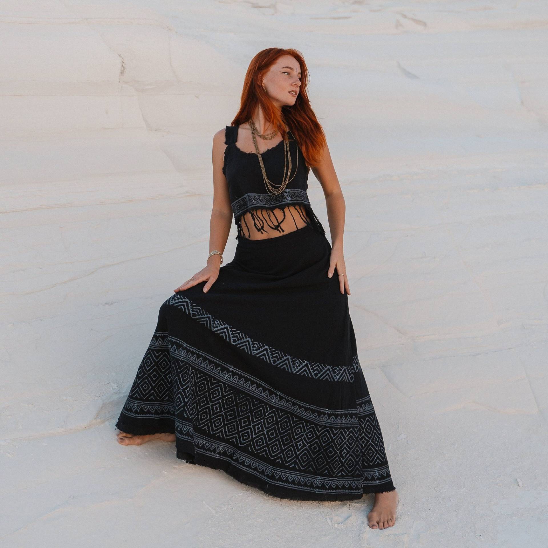 Schwarzer Rock Aus Roher Baumwolle Mit Blockprint | Boho Ausgestellter Wickelrock von Ethnicqueen