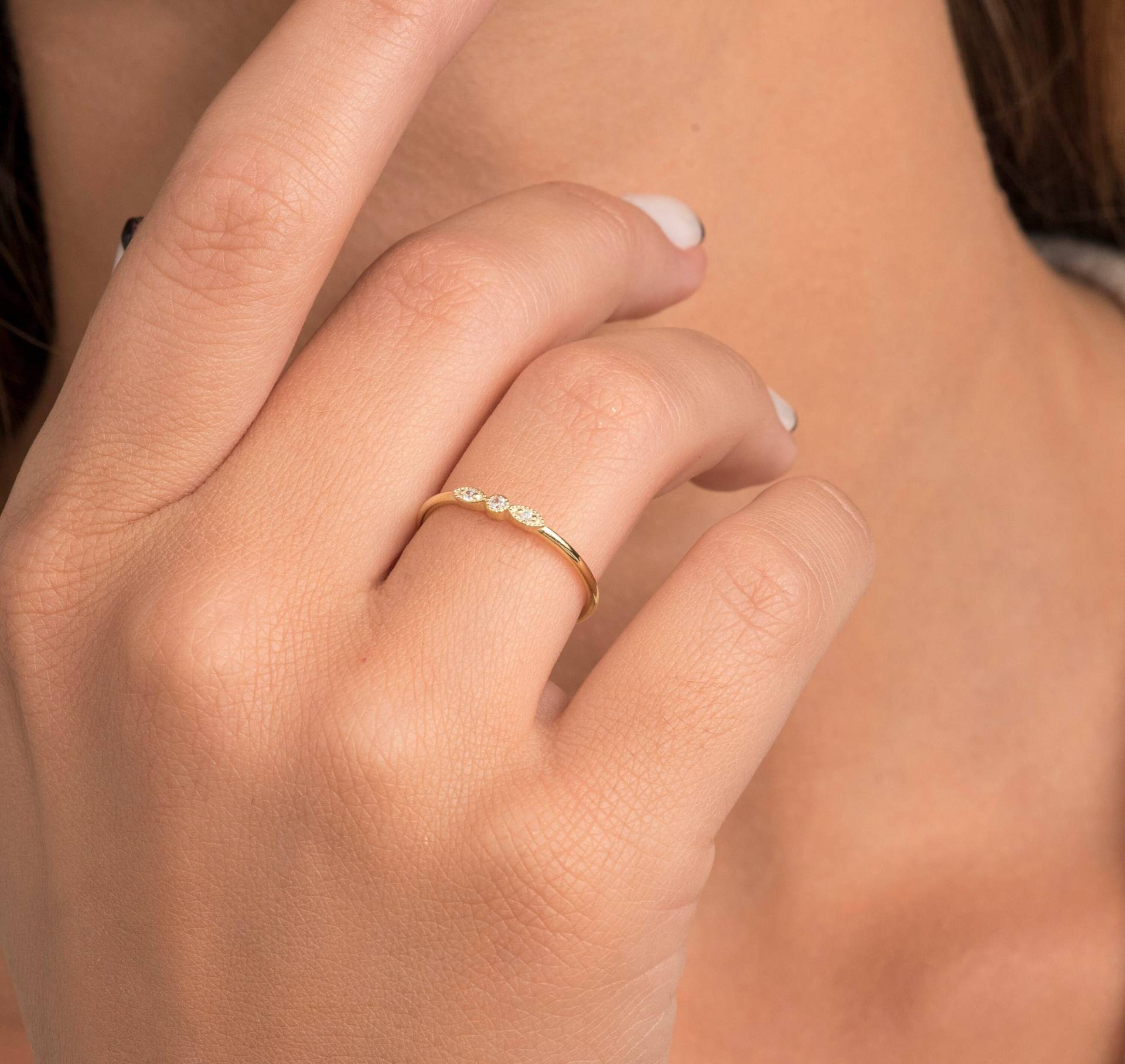 14K Massiver Gold Marquise Ring, Zierlicher Maquise Band Solid Stapelbares Band, Ehering in Massivgold von EthosJewels