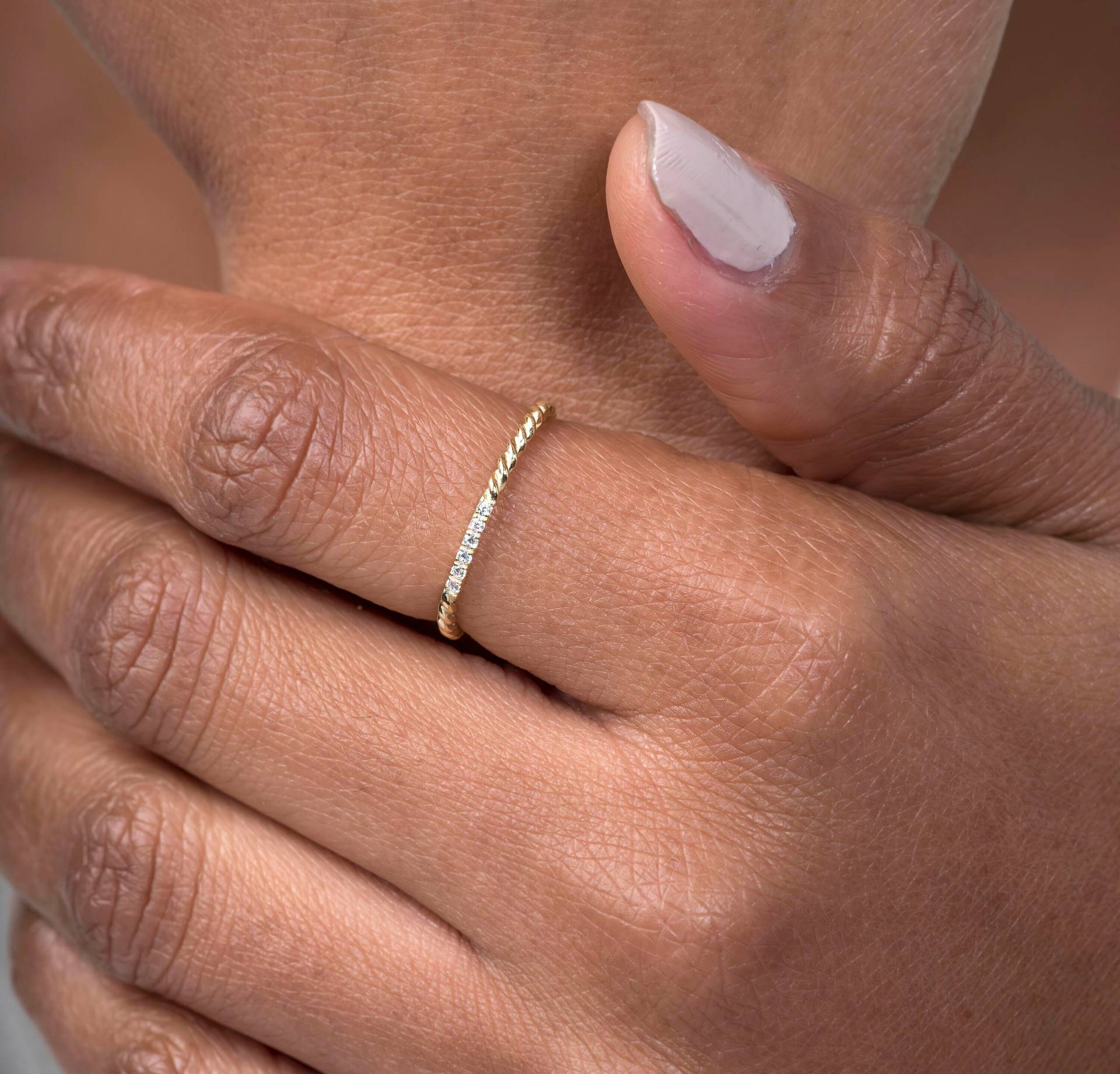 14K Solid Gold Minimal Twisted Ehering, Gedrehter Solitär Ring, Verlobungsring, Verlobungsring von EthosJewels