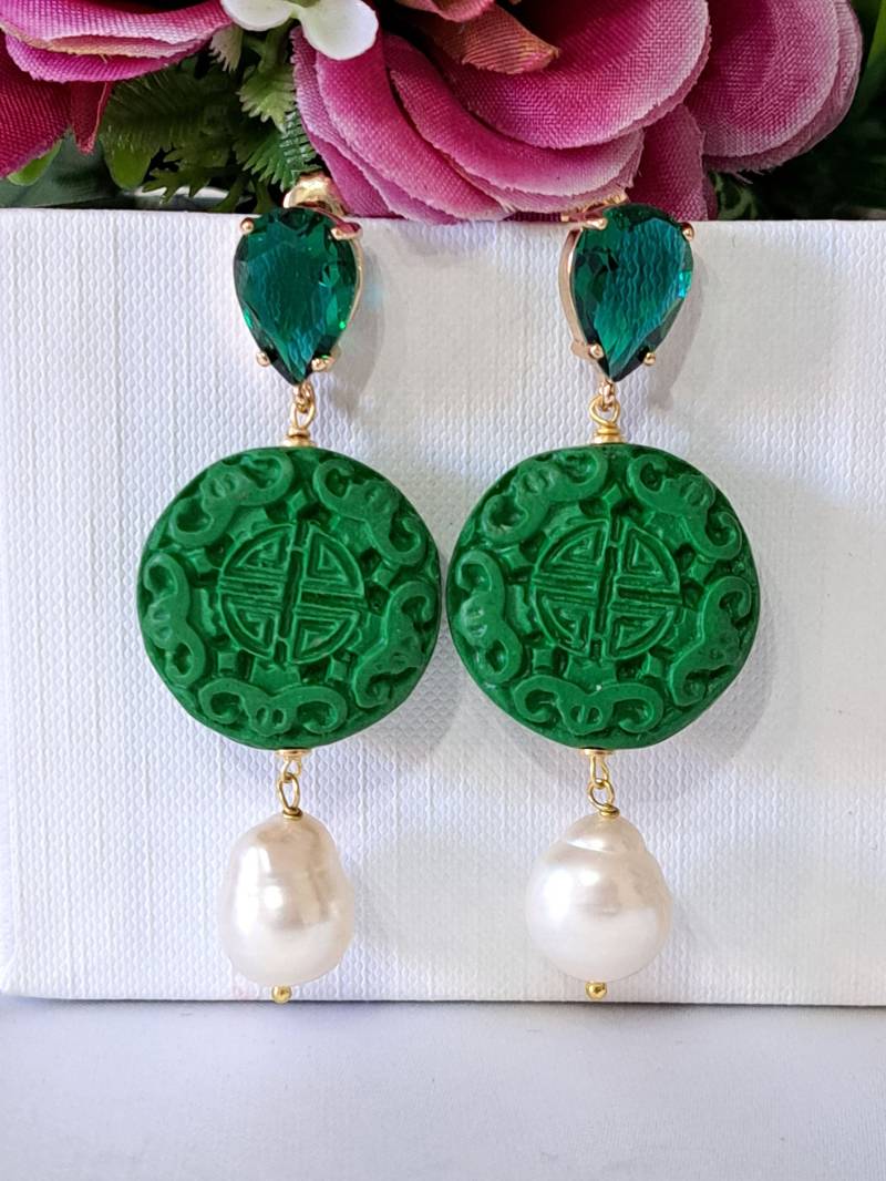 Ohrringe Aus Weißer Barockperle Und Grünem Zinnober, Ohrhänger von EtnaBijoux