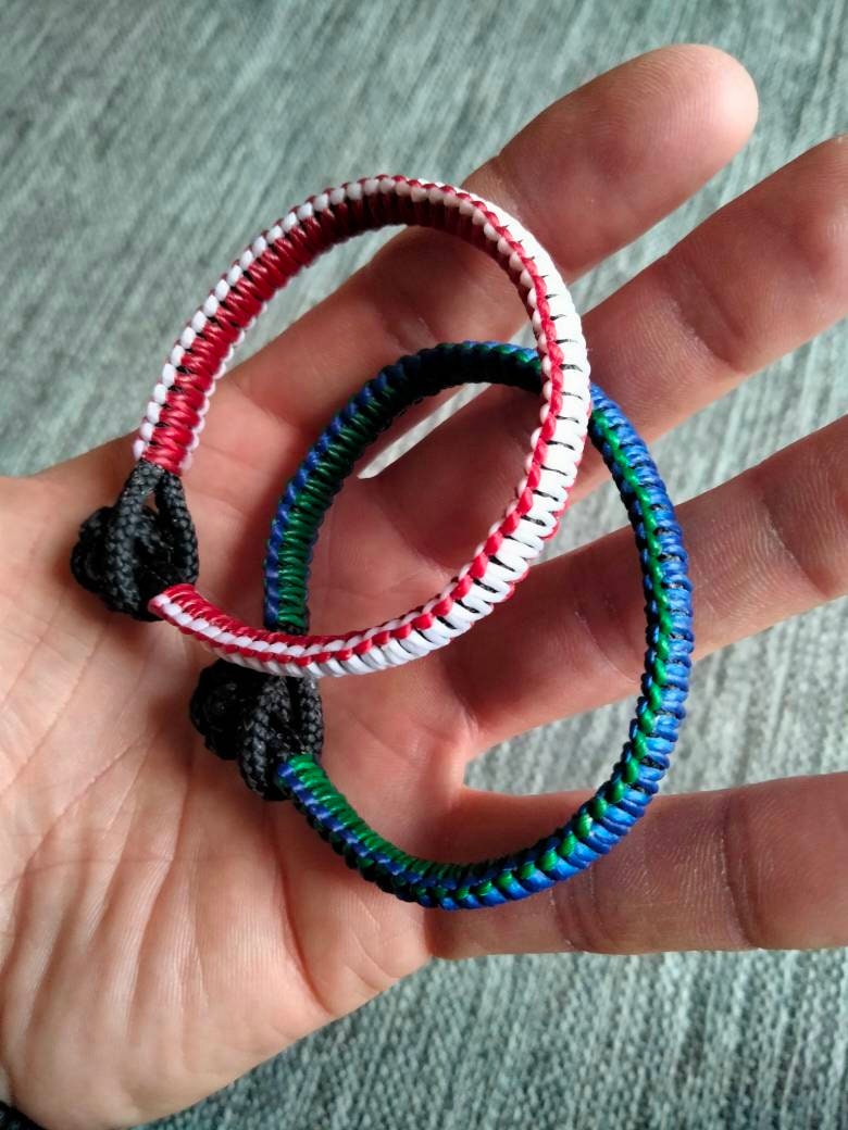 Das Slab Gewachstes Baumwoll-Skinny-Armband von EtsyExclamation