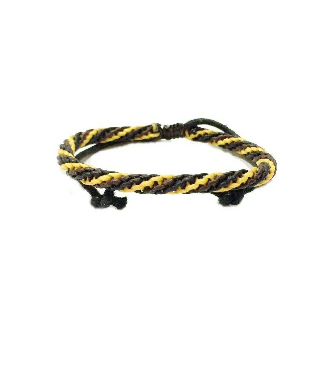 Dreifarbige Spirale Handarbeit Geflochten Gewachst Baumwolle Skinny Armband Dreifarbige Spirale Handarbeit Geflochten Gewachst Baumwolle Skinny Armband von EtsyExclamation