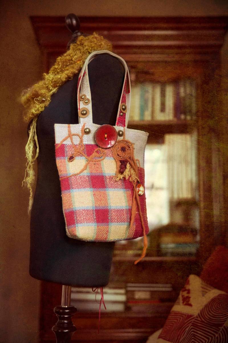 Einzigartige Handtasche. Handgemachte Tasche. Patchwork Mulberry Home Wollstoff in Satten Warmen Farben. Nadelfilz Und Kokosknopf Einzigartige Handtasche. Handgemachte Tasche. Patchwork Mulberry Home Wollstoff in Satten Warmen Farben. Nadelfilz Und Kokosknopf von EtsyMakeArtLife