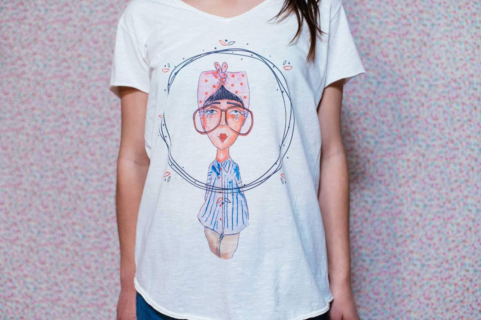 Mädchen Mit Brille Kunst, Malerei Auf Kleidung, Artsy Shirt, Süße Grafik-T-Shirts Für Jugendliche, Süßes Shirt Frauen, Geburtstagsgeschenk von EugeniaGerontara