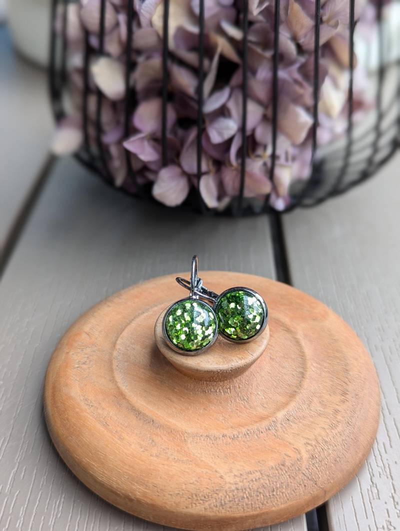 Ohrringe "Glitzergrün" Hängeohrringe, Cabochon Ohrhänger von Eulenfee