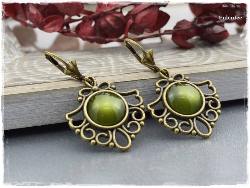 Ohrringe "Luise" Bronzefarbene Hängeohrringe Mit Grünen Cabochon von Eulenfee