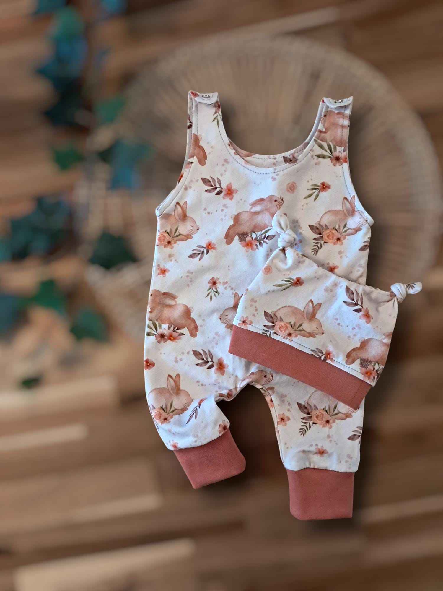 Gr.56-62 Set Strampler Knotenmütze Newborn Hasen Blumen Ostern Jersey. Eulinchen Handmade von Eulinchenhandmade