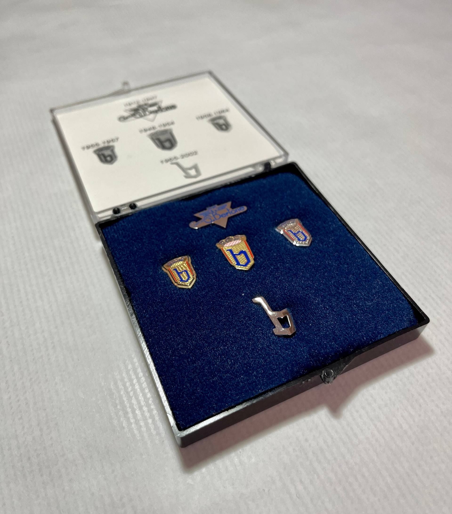 Original Set Von 5 Gruppo Bertone Pins Original Set Von 5 Gruppo Bertone Pins von EuropeanVintageCar