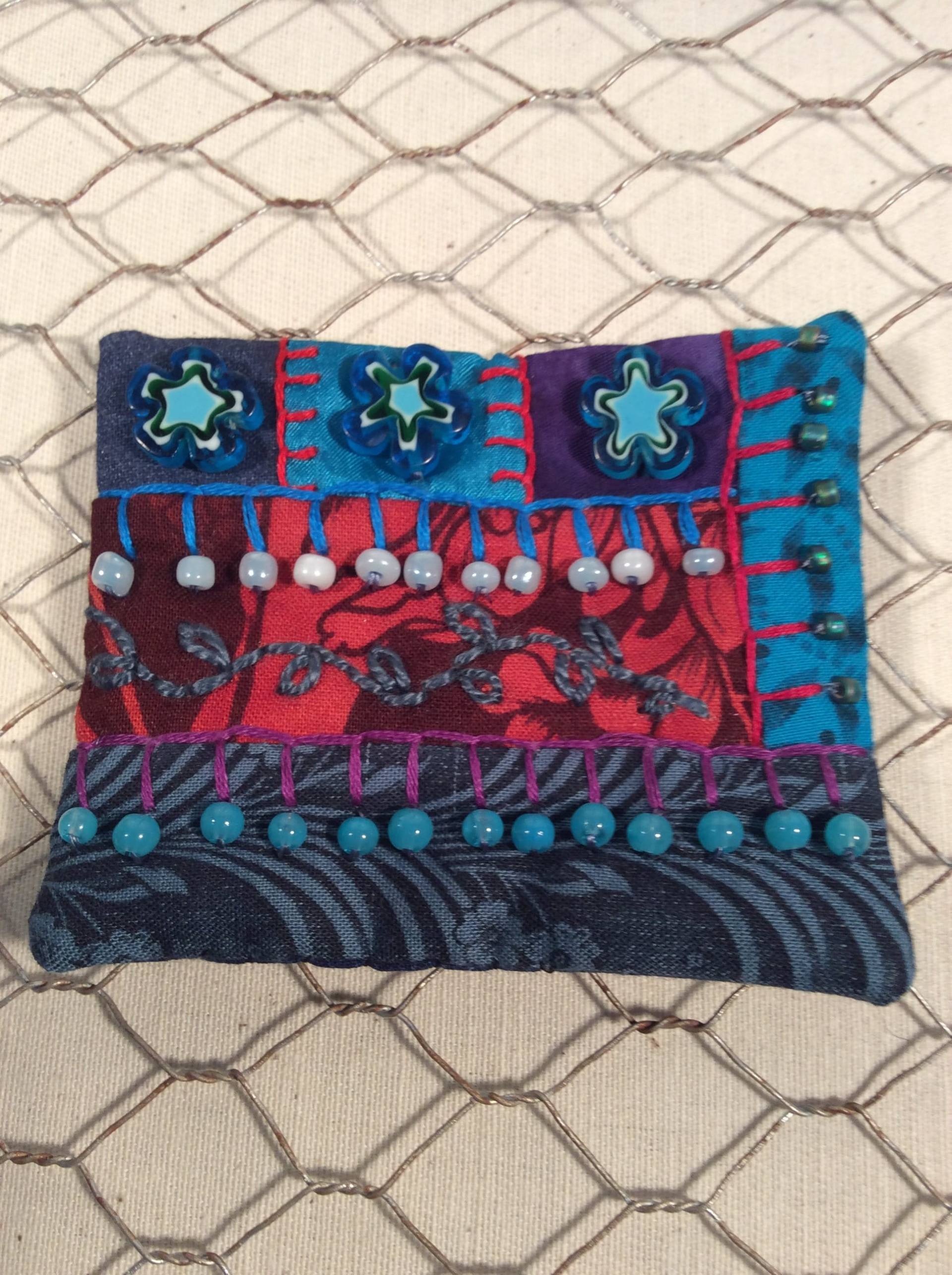 Blank Gestickte Frenzy Anstecknadel von EuthymicThreads