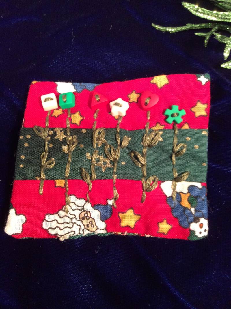 Dezente Weihnachtliche Anstecknadel Brosche von EuthymicThreads