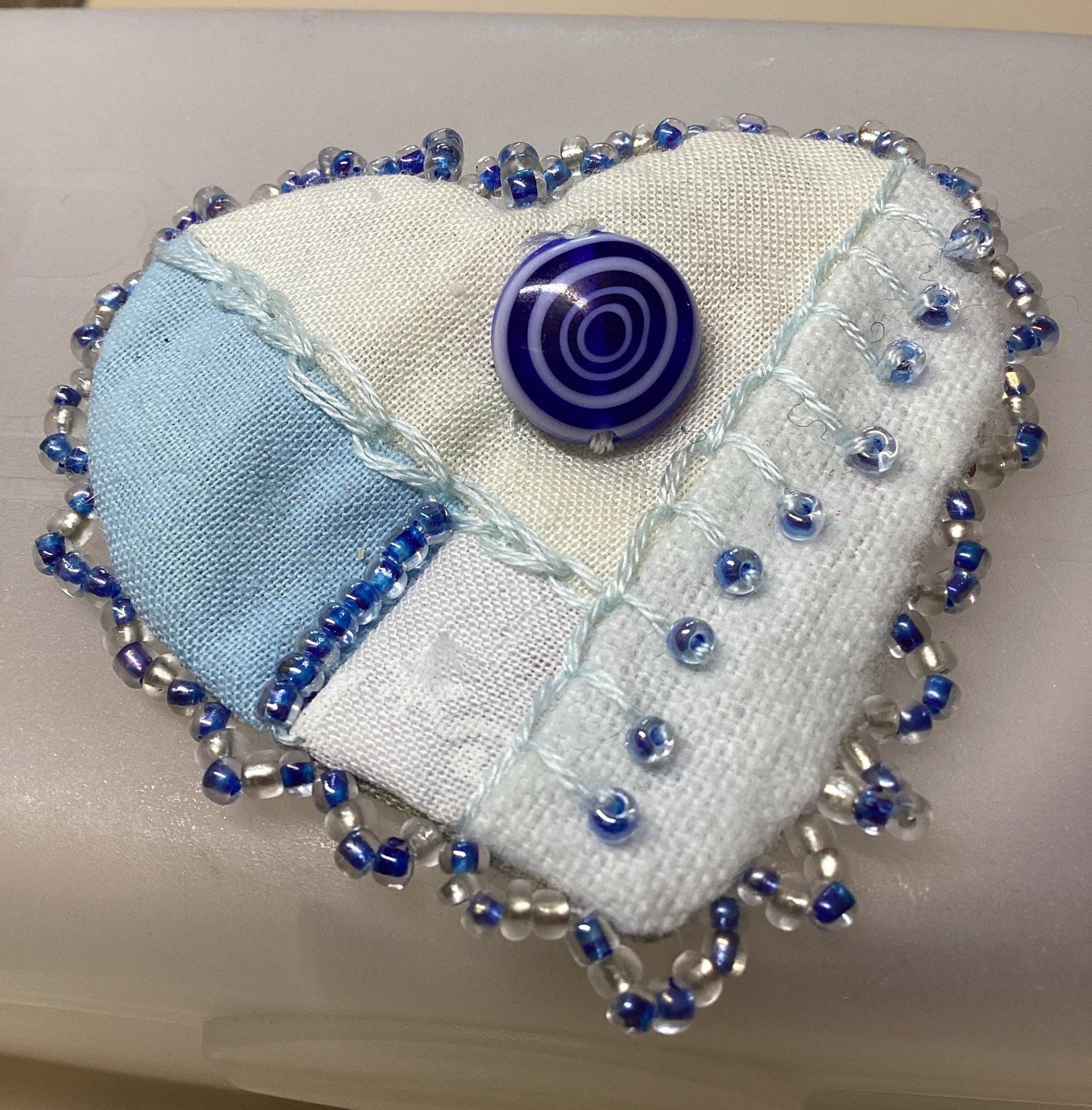 Eisblaue Kristallnadel 4 Brosche von EuthymicThreads