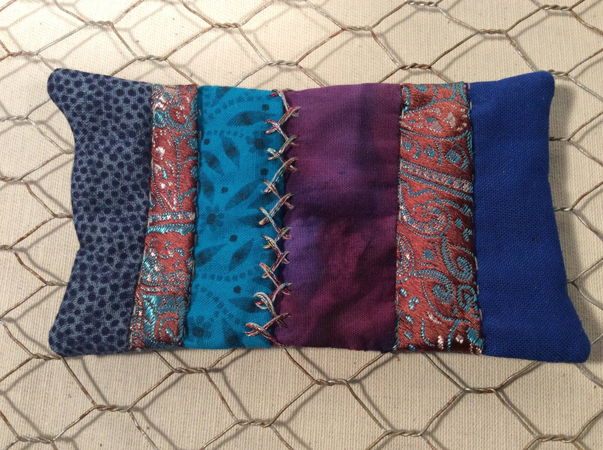 Handgesteppte Bling Pin Brosche von EuthymicThreads