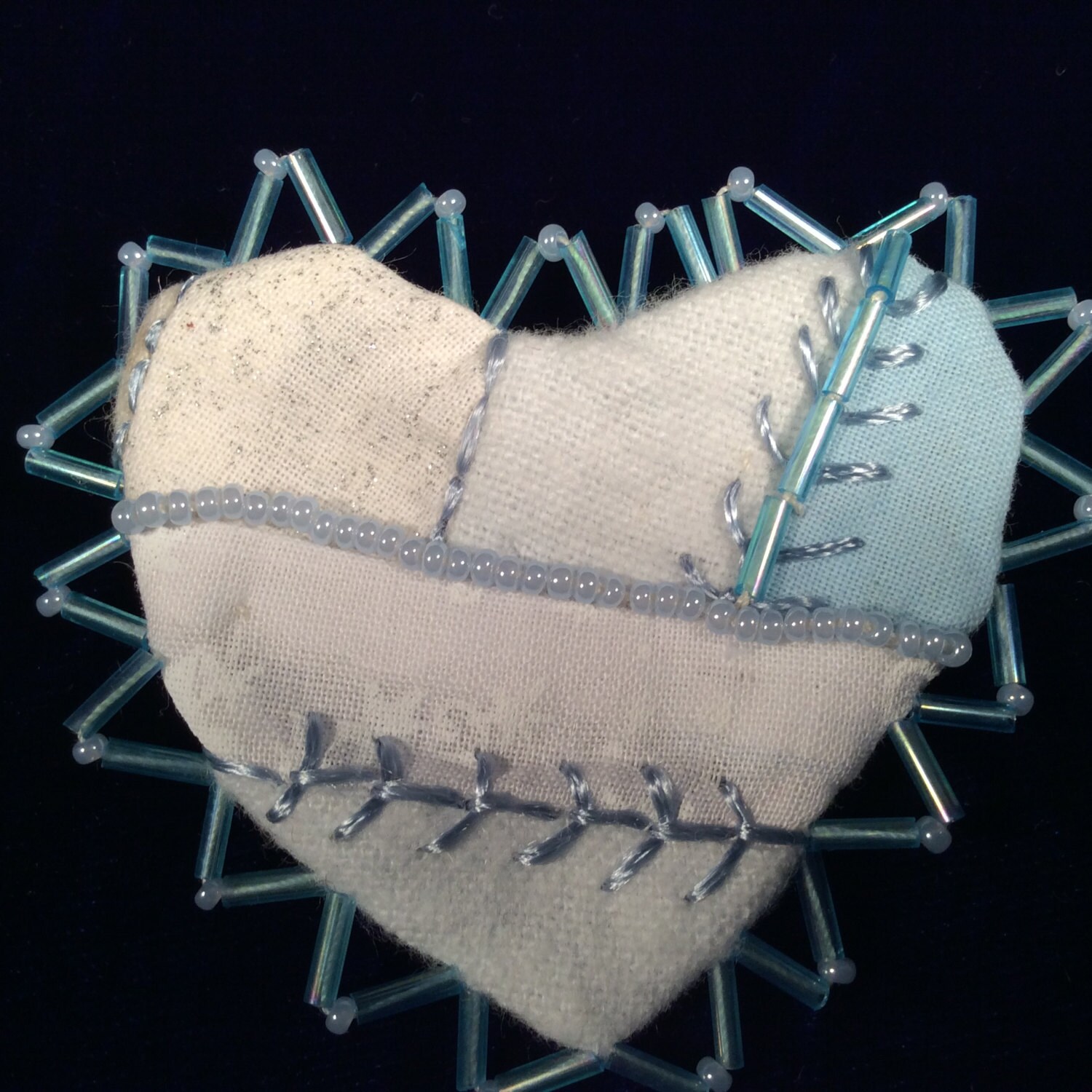 Herzanstecknadel Aus Der Kollektion Eisblau von EuthymicThreads