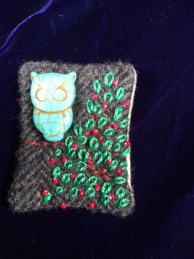 Hoot Eule Anstecknadel von EuthymicThreads