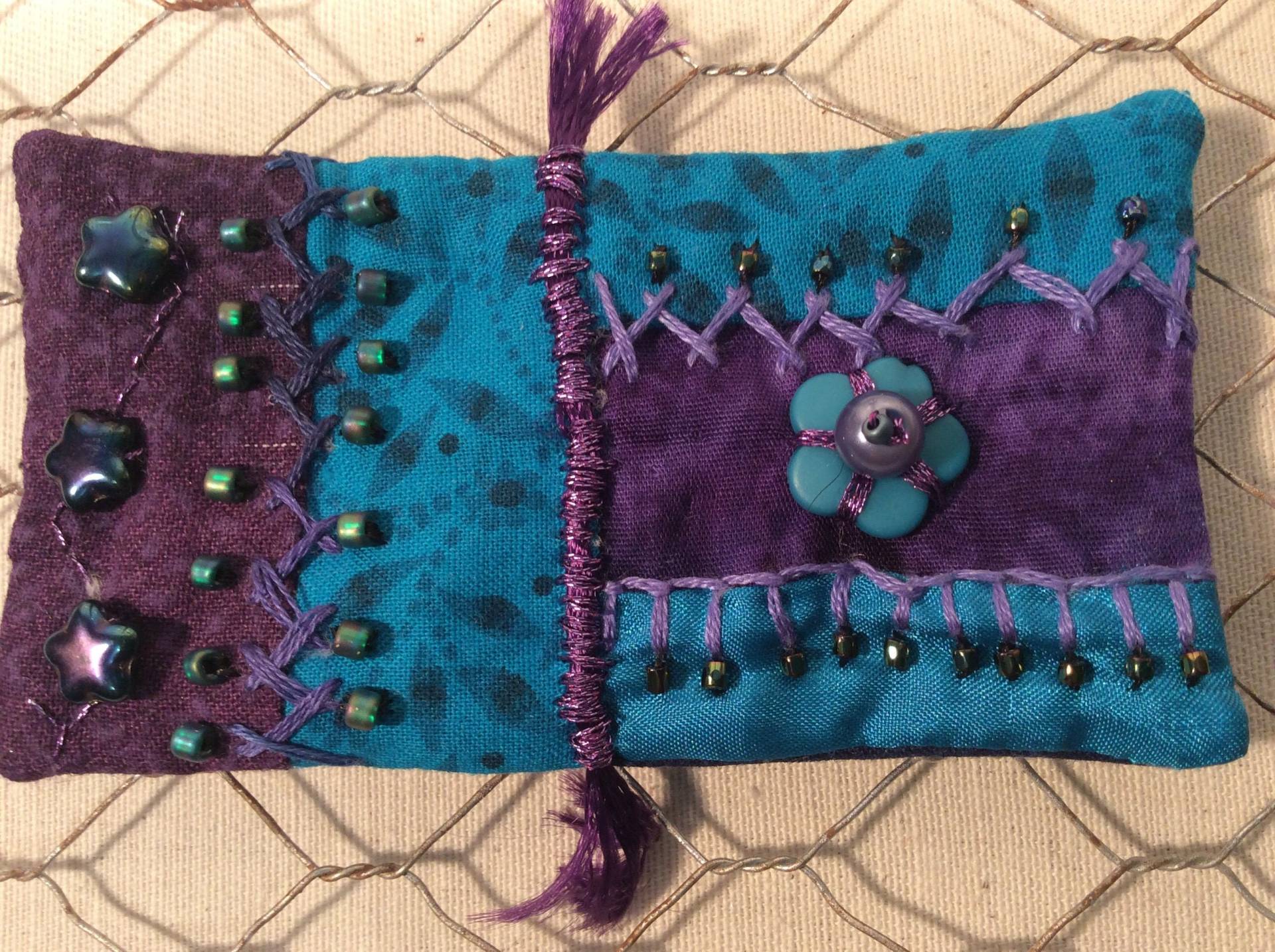 Hübsch Wie Ein Flaschengeist Anstecknadel von EuthymicThreads