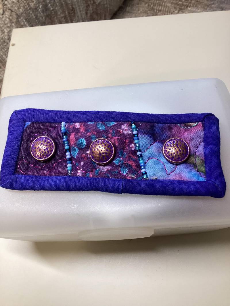 Kupferfarbene Blaue Quilted Pin Brosche von EuthymicThreads