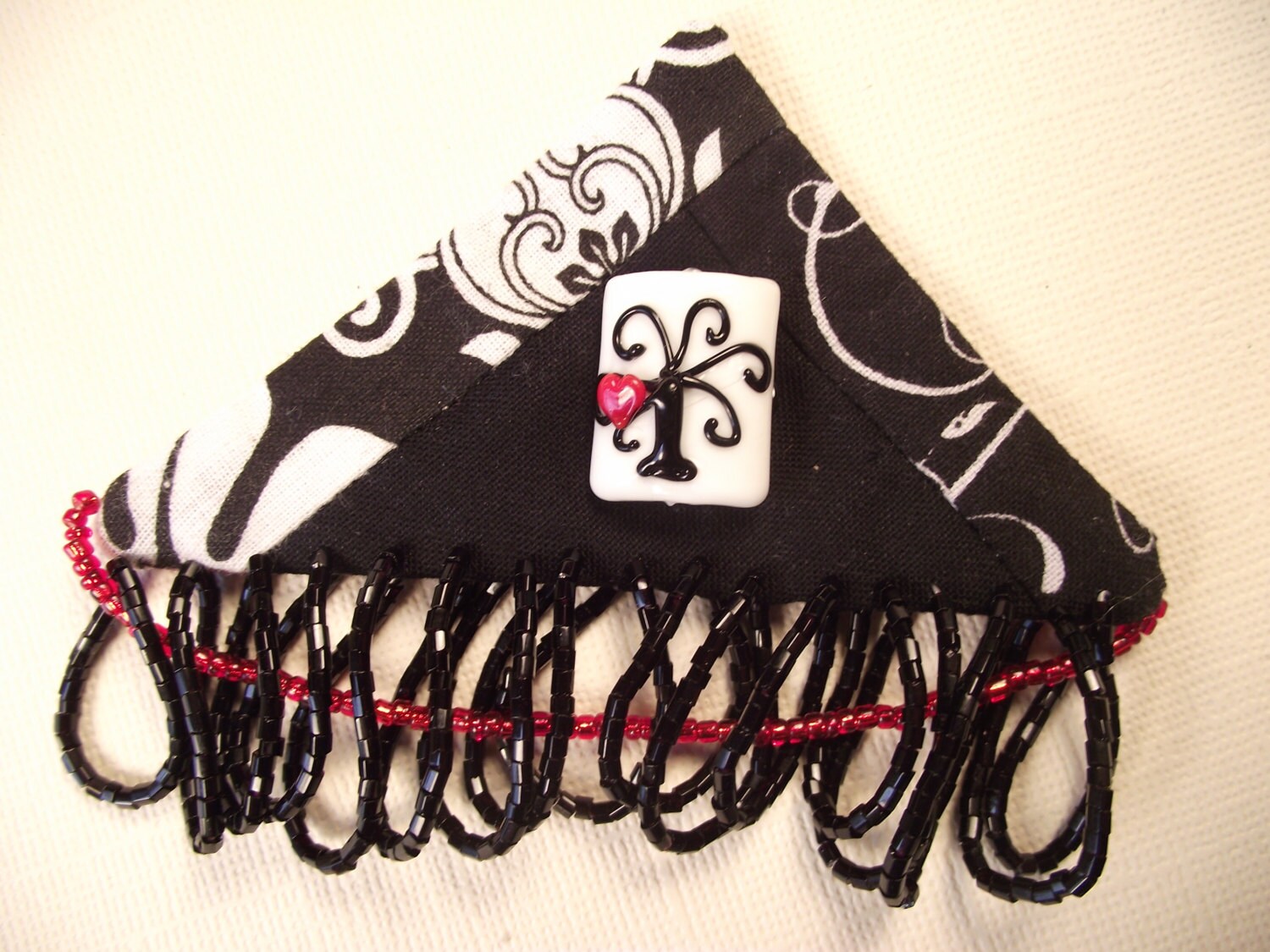 On The Fringe Anstecknadel von EuthymicThreads