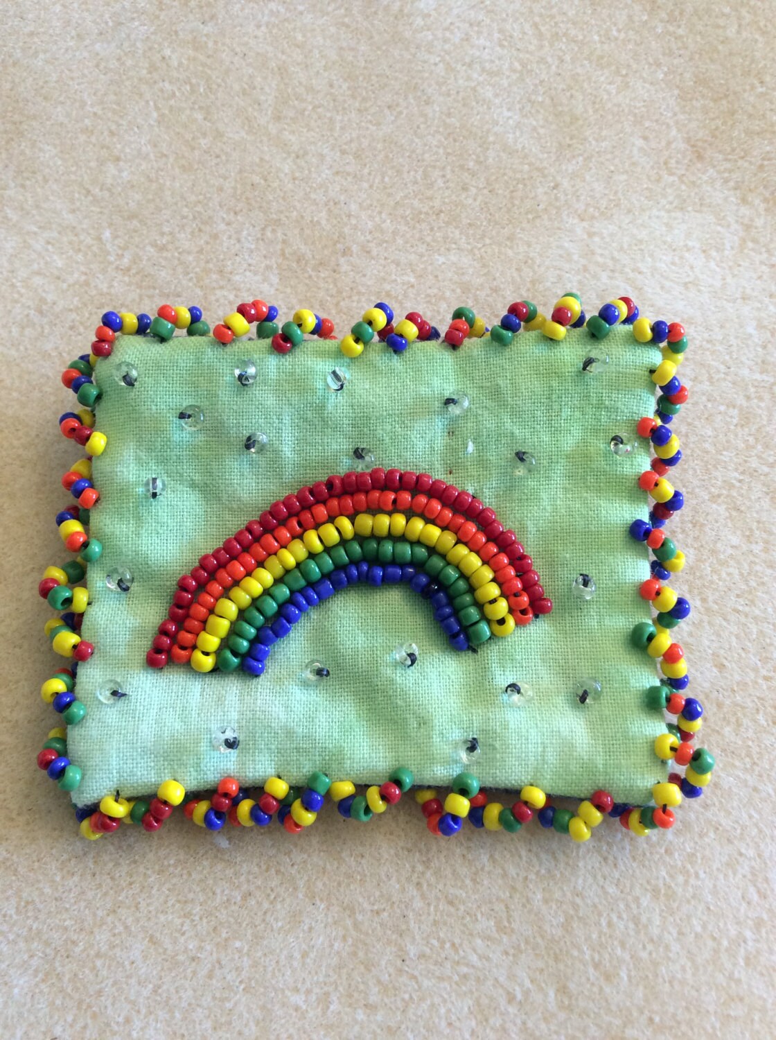 Über Dem Regenbogen Anstecknadel Über Dem Regenbogen Anstecknadel von EuthymicThreads