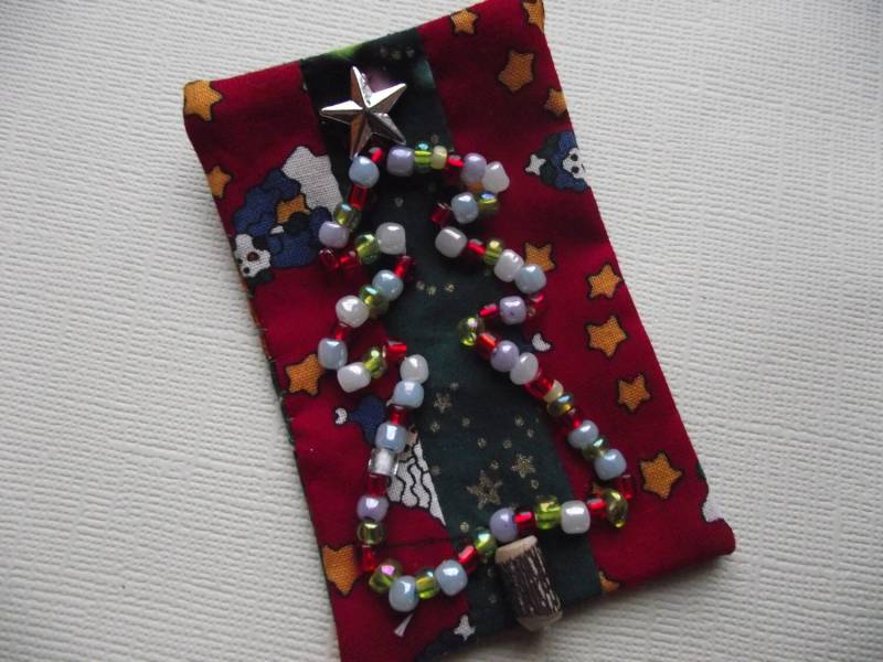 Weihnachtsbaum Perlen Pin Brosche von EuthymicThreads