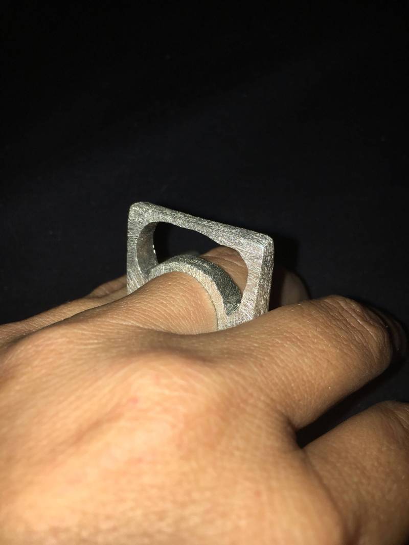 Solide Silber Breite Klobige Band Mit Skulptur Dekor von EvaBalli