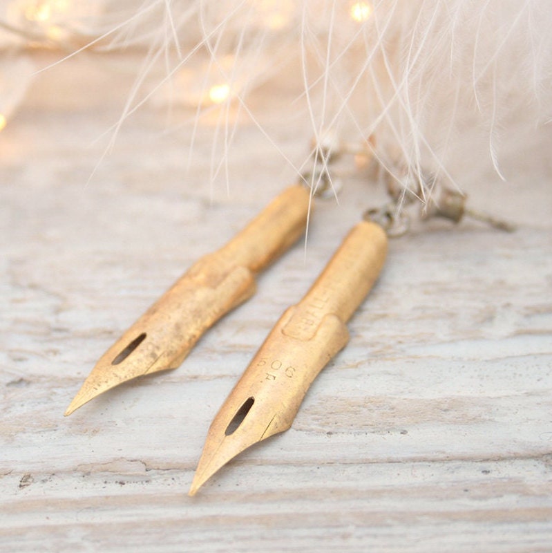 statement Ohrringe Goldfarbener Schreibfeder; Dangle Writer von EvaGiftedHands