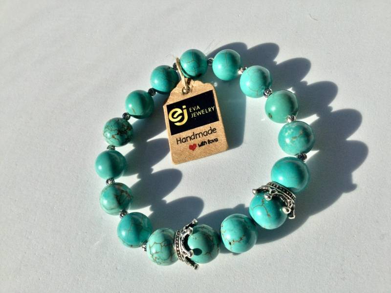Magnesit Türkis Armband, Grün Blau Armband Mit Krone, Silber Charms Magnesit Türkis Armband, Grün Blau Armband Mit Krone, Silber Charms von EvaJewelryLT