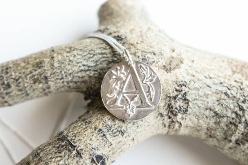 Ein Monogramm Halskette Pmc, Erste Anhänger, Halskette, Wachs Siegel Anhänger A, Personalisierte Schmuck, Eine Initiale, Brief von EvaLineJewelry