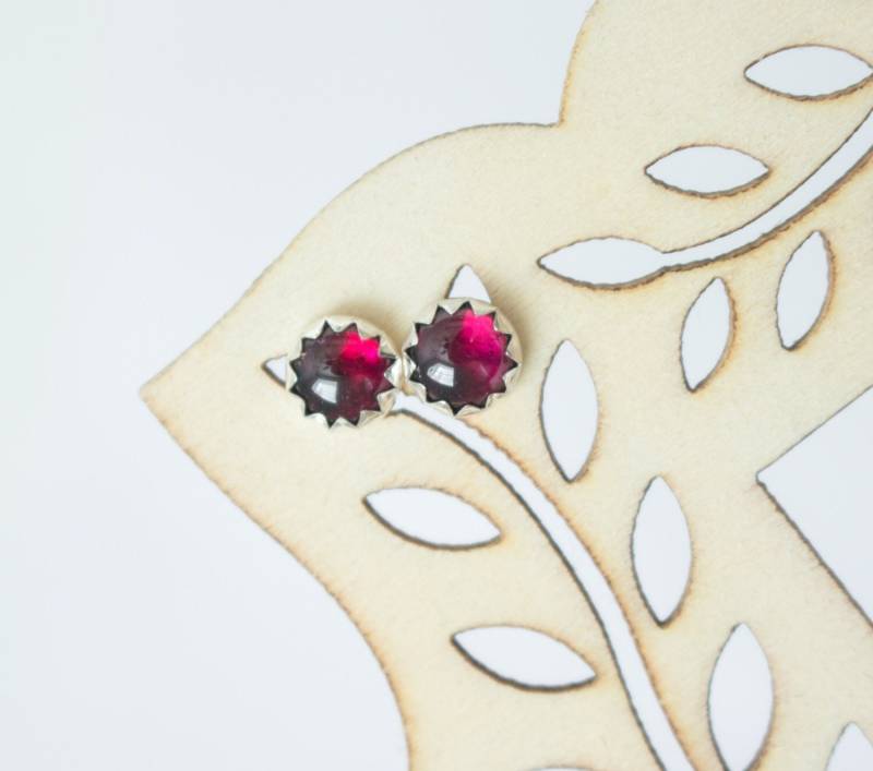 Granat Post Ohrringe, Sterling Silber Ohrstecker, Ohrringe 6mm Gezackte Einstellung, Ergebnis, Januar Birthstone von EvaLineJewelry