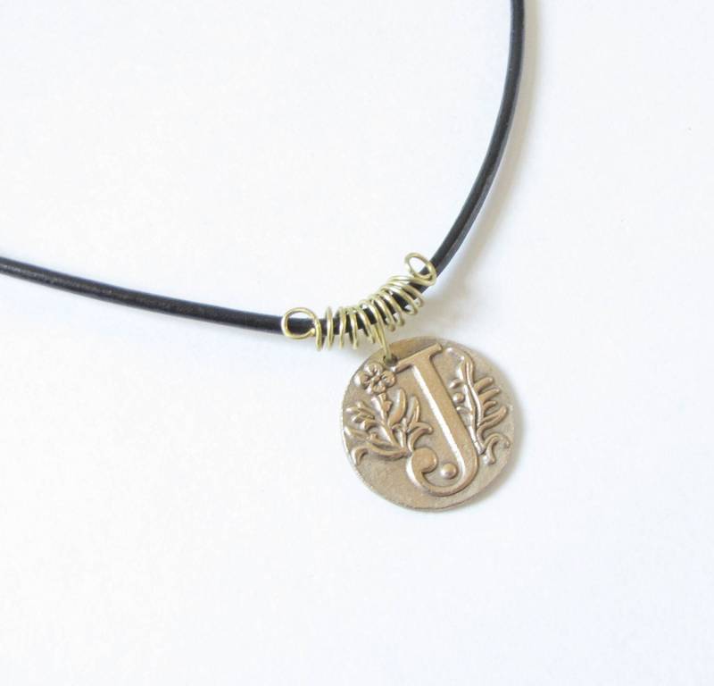 J , Buchstabe Halskette, Monogramm Anhänger "J", Wachs Siegel Personalisierter Schmuck, Initial Bronze von EvaLineJewelry