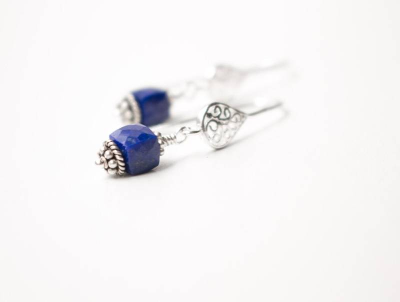 Lapis Lazuli Ohrringe, Sterling Silber Filigrane Teardrop Denim Blue Facettierten von EvaLineJewelry