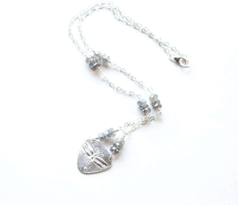Libelle Halskette, Labradorit Sterling Silber Libelle, Feinsilber .999 Libelle Halskette, Labradorit Sterling Silber Libelle, Feinsilber .999 von EvaLineJewelry