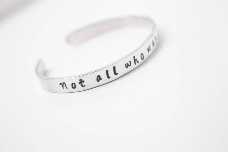 Nicht Alle, Die Wandern, Sind Verloren Armband, Hand Gestempeltes Inspirierendes Zitat, Motivierendes Stapelbares J. R. Tolkien Zitat von EvaLineJewelry