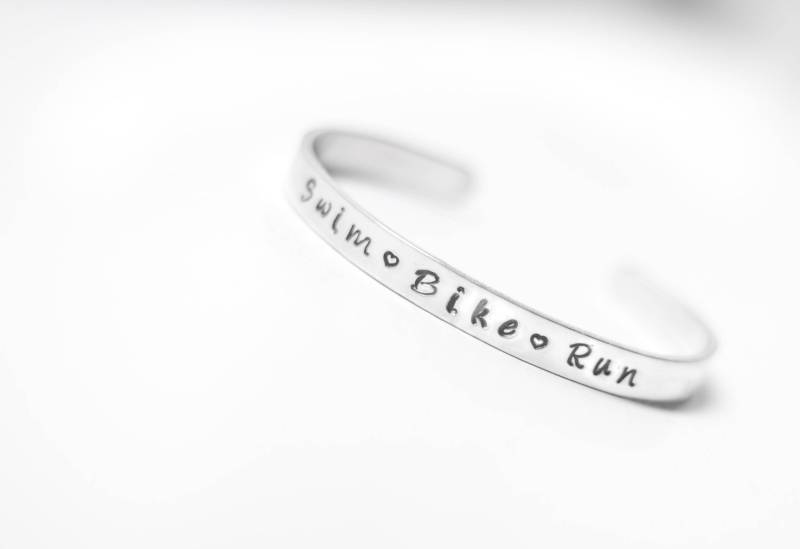 Swim Bike Run Armband , Triangle Geschenk Für Läufer Marathon Handgestempelt Schmuck Athleten von EvaLineJewelry