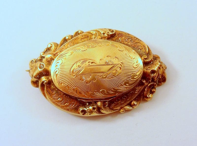1860, 1 1/2 "x 1" Medaillon Brosche von EvaWagenfish