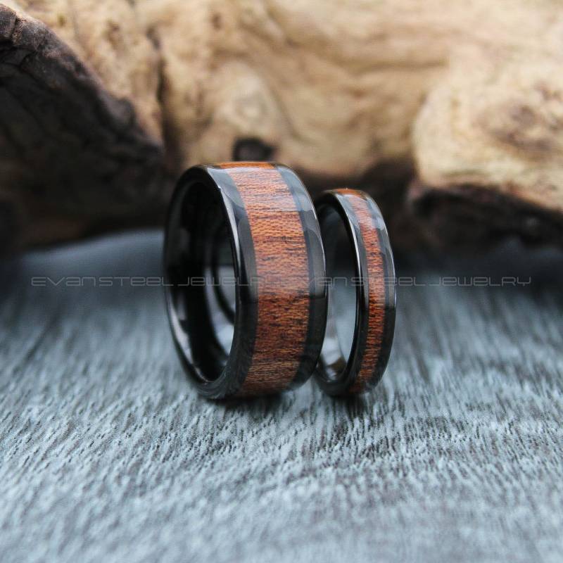 Holzringe, Paarringe, Paar Eheringe, 2 Stück Wolframbänder Mit Koa Holz Inlay Schwarz Wolfram Trauringe von EvanSteelJewelry