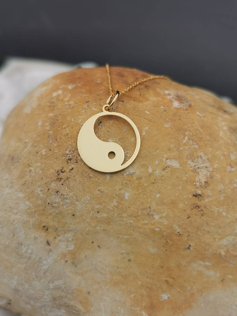 Yin Yang Halskette, Anhänger, Solid Gold 14K, Zarte Schmuck, Goldmünze Disc Anhänger Yin Yang Halskette, Anhänger, Solid Gold 14K, Zarte Schmuck, Goldmünze Disc Anhänger von EvangelosJewels