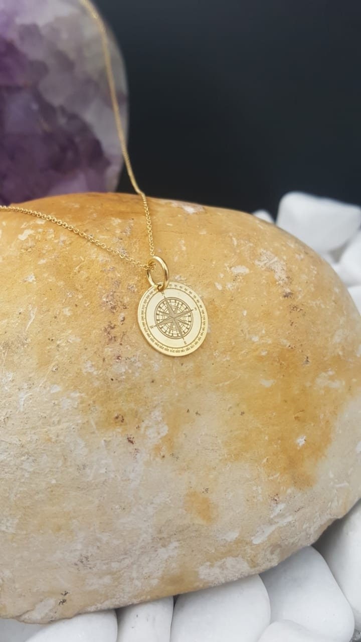 14K Solid Gold Kompass Halskette Personalisiertes Reisegeschenk 14K Solid Gold Kompass Halskette Personalisiertes Reisegeschenk von EvangelosJewels