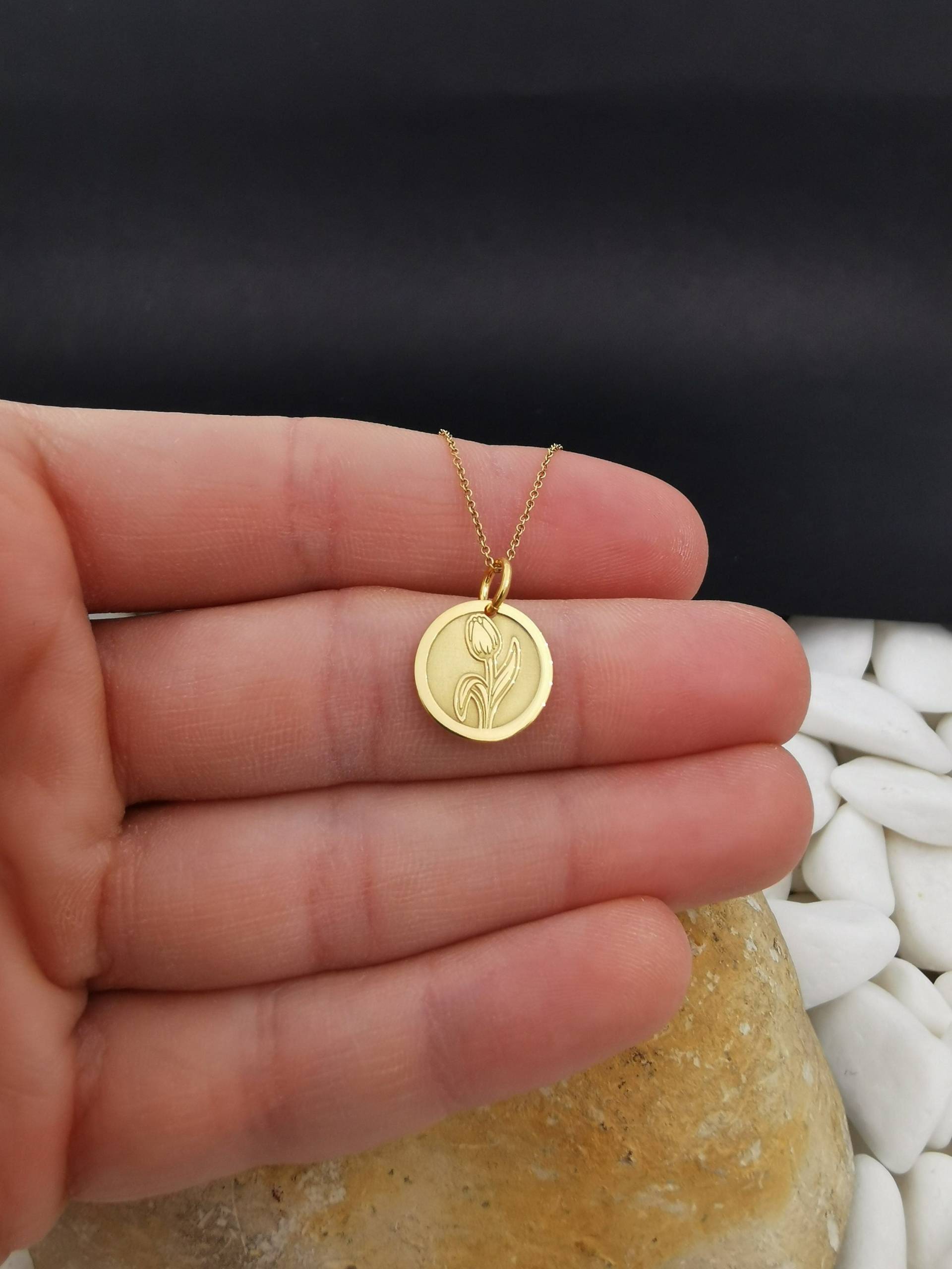 Zierliche 14K Solid Gold Tulpe Halskette, Personalisierte Anhänger, Ewige Liebe Symbol Blume Halskette von EvangelosJewels