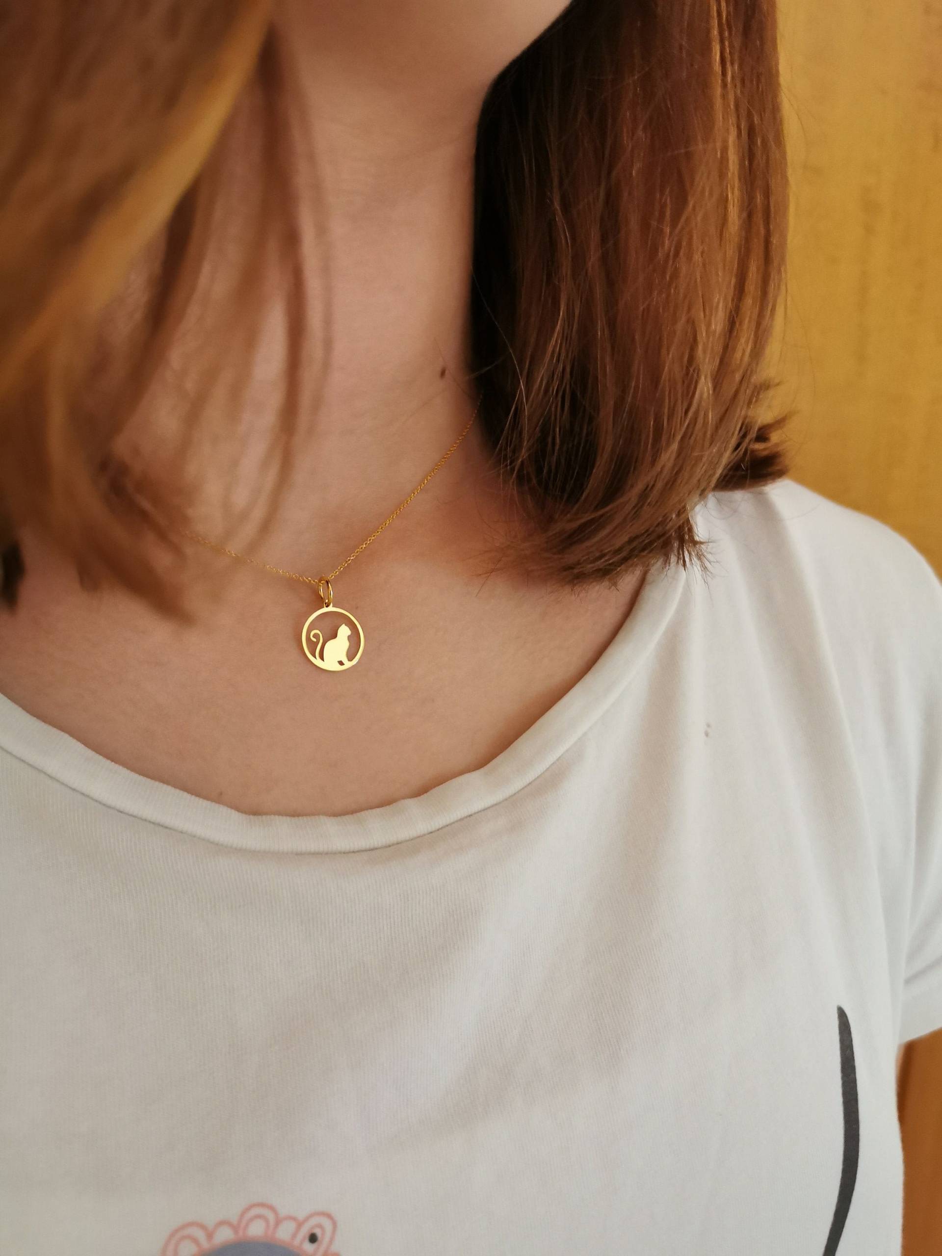 Zierliche Goldkatzenhalskette, 14K Solider Goldkatzenanhänger, Personalisierter Goldkatzenschmuck, Goldtieranhänger, Geschenk Für Sie Zierliche Goldkatzenhalskette, 14K Solider Goldkatzenanhänger, Personalisierter Goldkatzenschmuck, Goldtieranhänger, Geschenk Für Sie von EvangelosJewels