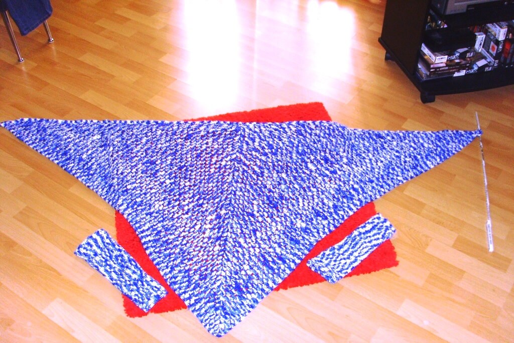 Dreieckstuch Mit Stulpen Dreieckstuch Mit Stulpen von EvasCrochetArt