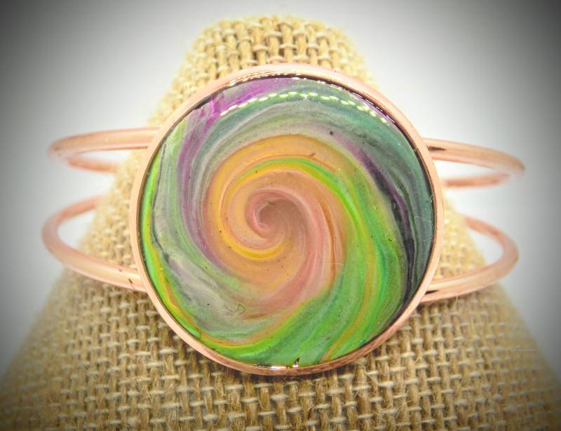 Pastellfarbener Regenbogen Wirbel Rose Gold Armreif/Polymer Clay Klar, Harz Pastellfarbener Regenbogen Wirbel Rose Gold Armreif/Polymer Clay Klar, Harz von EvasGardenOfNH