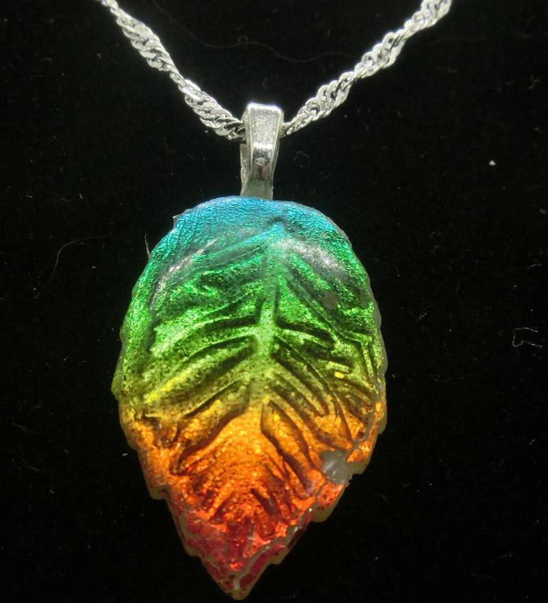 Regenbogen-Blatt-Kette Mit Silber, Ton Regenbogen-Blatt-Kette Mit Silber, Ton von EvasGardenOfNH