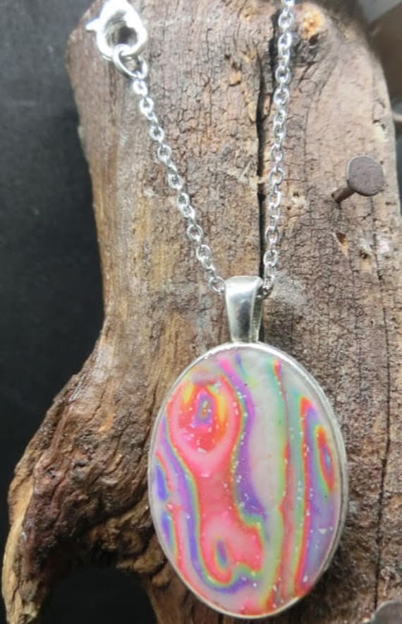Regenbogen Holzmaserung Silber Halskette. Handgefertigte Ton-Design Regenbogen Holzmaserung Silber Halskette. Handgefertigte Ton-Design von EvasGardenOfNH