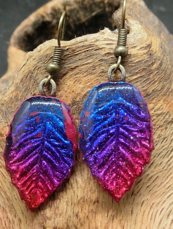 Rot/Lila/Blau Blatt Ohrringe Aus Fimo Geformt. Messing Rot/Lila/Blau Blatt Ohrringe Aus Fimo Geformt. Messing von EvasGardenOfNH