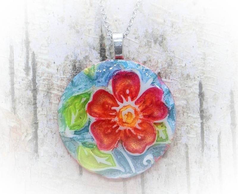 Rote Blume Gestempelt Ton Halskette/Klar, Harz Mit Blättern Batik-Stil Batik Blumen-Muster Silber Edelstahl Stahl Rote Blume Gestempelt Ton Halskette/Klar, Harz Mit Blättern Batik-Stil Batik Blumen-Muster Silber Edelstahl Stahl von EvasGardenOfNH