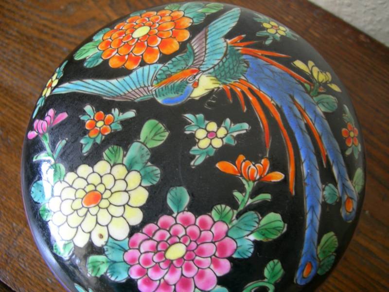 Exquisites Vintage Porzellan Schmuckkästchen Blumen Pfau Handbemalte Schmuckschatulle Mit Deckel Geschenk Für Sie Pink Gelb Blau Grün Schwarz von EvasVintageBoutique