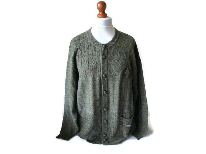 Vintage Herren Armee Grüne Wolle Strickjacke Olivgrüne Pullover Wolljacke Made in Austria Größe 52/Large Großvater von EvasVintageBoutique