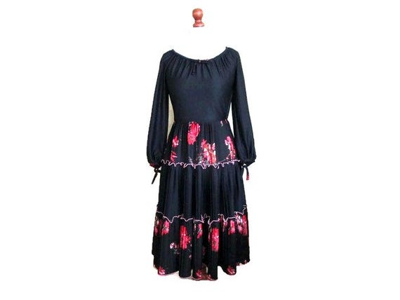 Wunderschönes Vintage 70Er Kleid Schwarz Rosa Blumenkleid Tellerrock Falten Rüschenrock Party 1970Er Jahre Fließendes Midi Boho Größe S von EvasVintageBoutique