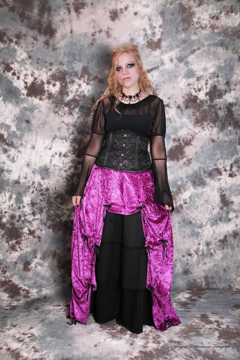 Velvet & Bow Skirt von EveAlia