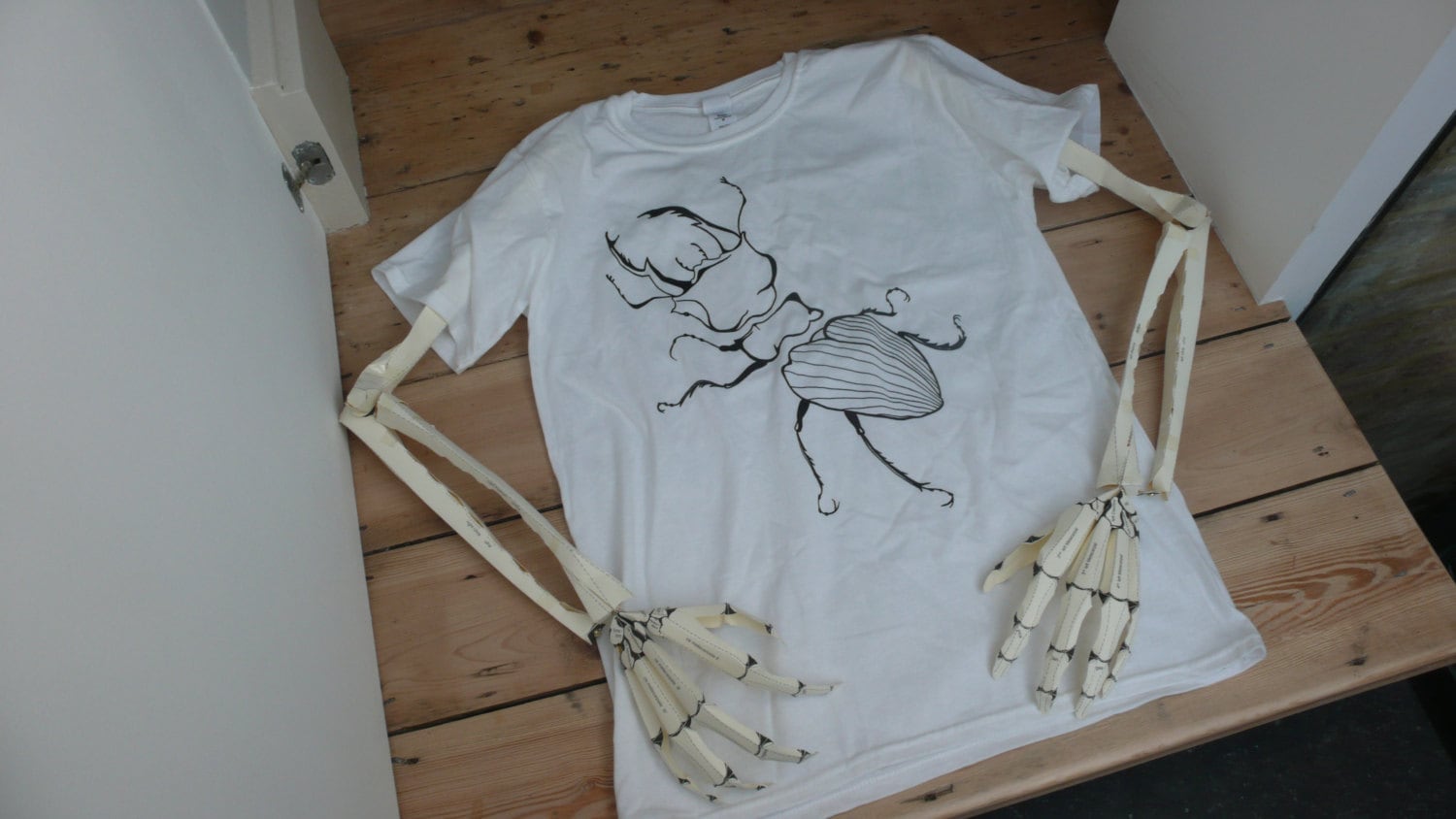 Fehler Tshirt Entworfen Und Handbedruckt in England Fehler Tshirt Entworfen Und Handbedruckt in England von EveMarita